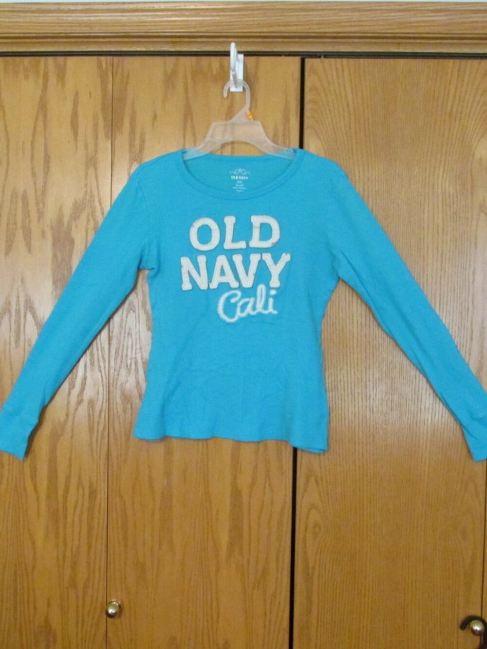 OLD NAVY WOMEN'S SIZE S TOP TURQUOISE IVORY DISTRESSED CALI GRAPHIC THERMAL WAFF